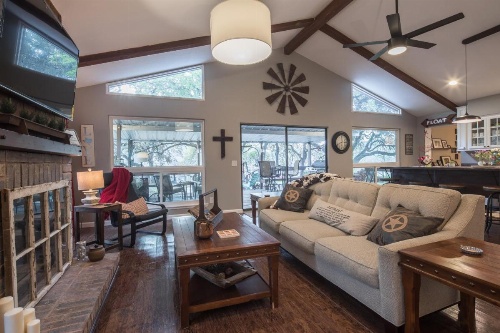 Honey Haus on the Horseshoe Home image 4